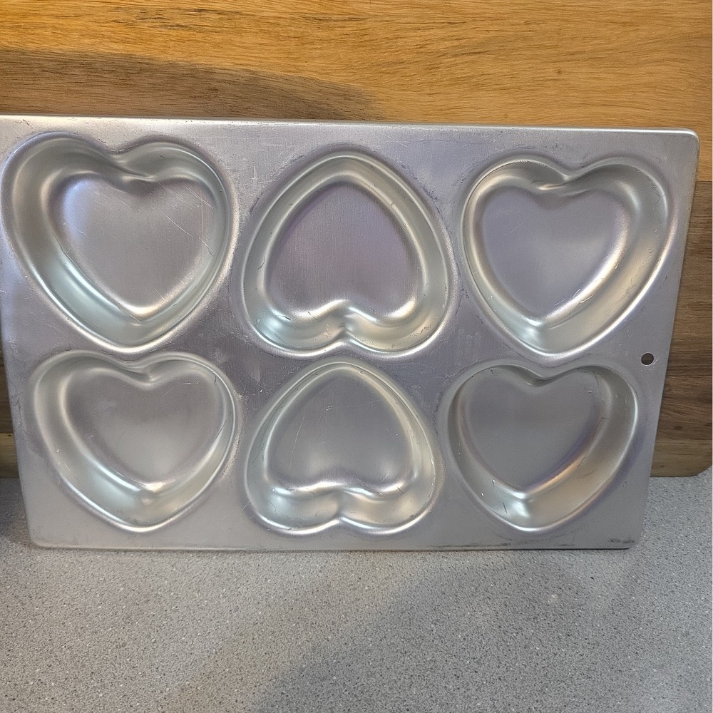Wilton Heart Mini Cake Pan – 1972, Collectible, Bakeware